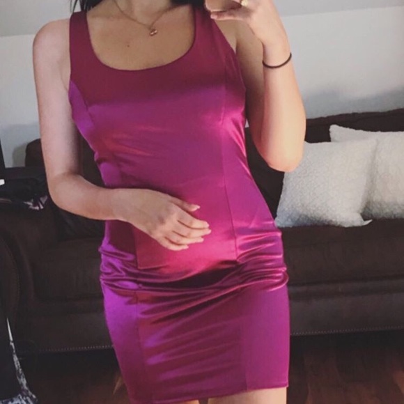 DRESSES - Picture 3 of 8